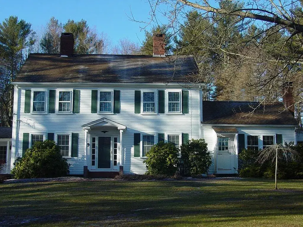 Front of colonial house